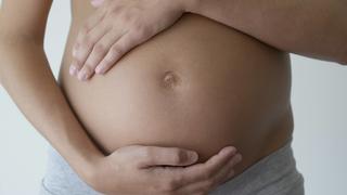 Pregnant woman holding her belly, cropped PUBLICATIONxINxGERxSUIxAUTxONLY Copyright: FrédéricxCirou B67552013  