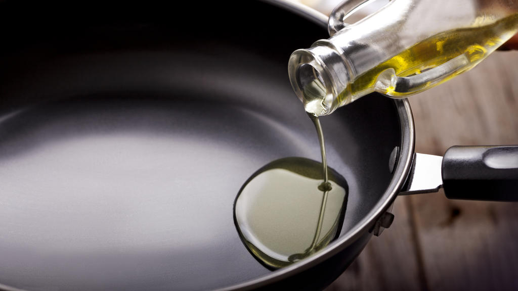 pouring eating oil in frying pan