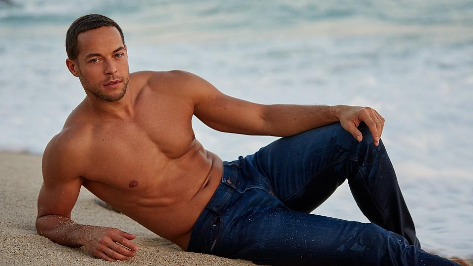 Ein Körper zum Anbeißen: Die 20 Kandidatinnen dürfen sich auf Bachelor Andrej freuen.