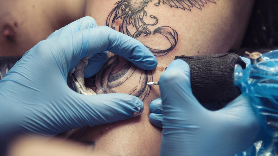 TattooSchmerzen An diesen Körperstellen tut es am meisten weh