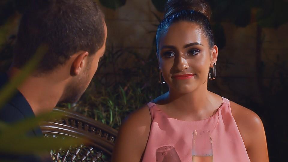 Nathalie fühlt sich nicht wohl und will lieber nicht weiter beim Bachelor dabei sein.