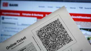 Deutsche Bahn - Online Ticket - Im Aztec-Code (Matrixcode) des Tickets sind Informationen zu der gebuchten Fahrkarte gespeichert.  