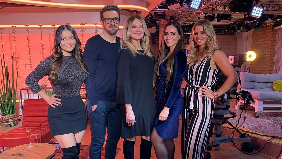Gemeinsam mit Frauke Ludowig haben Kattia Vides, Stefan Gritzka, Nathalie Zengin und Saskia Atzerodt über den Bachelor getalkt.