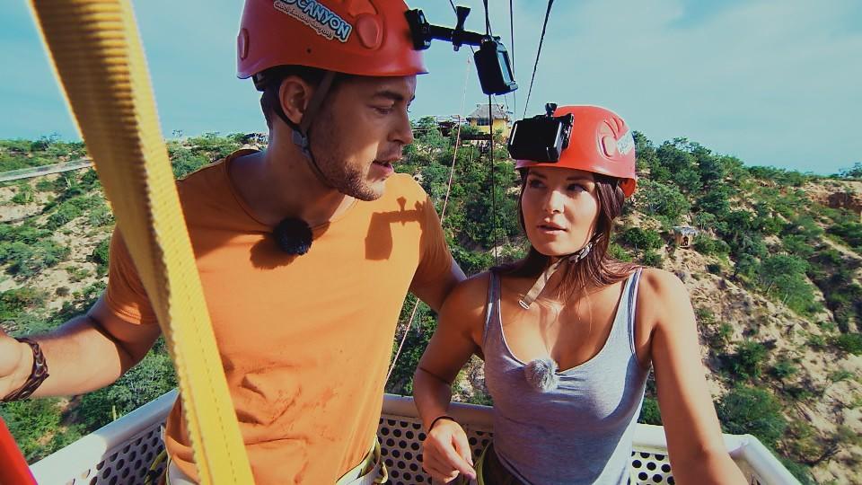 Claudia und Andrej sind beide ängstlich, aber sie wagen den Bungee-Sprung.