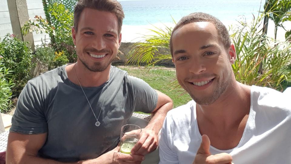 Ex-Bachelor Sebastian Pannek besucht seinen Kumpel und amtierenden Bachelor Andrej Mangold in Mexiko.