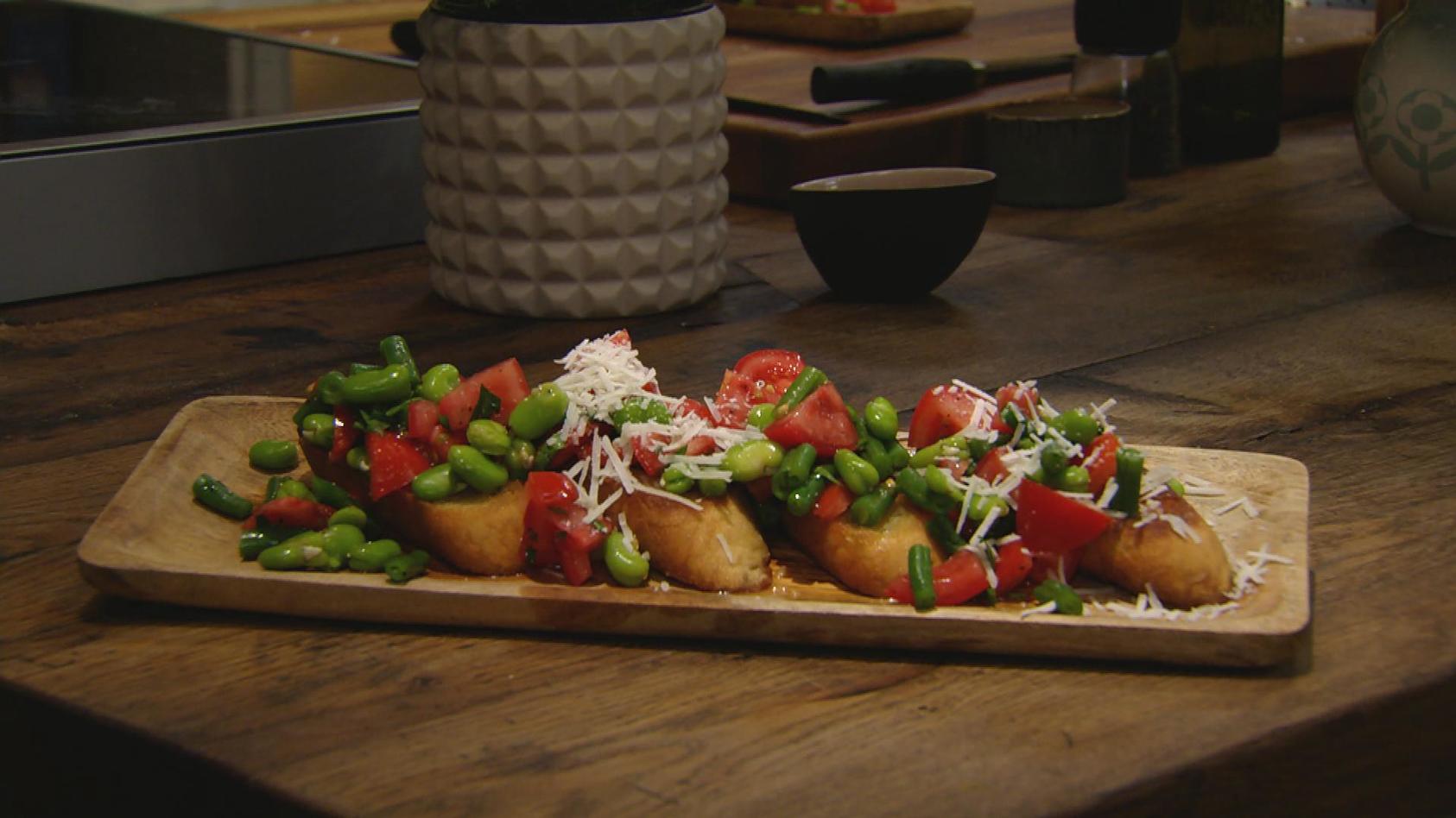 Bohnen-Tomaten-Bruschetta - das Rezept aus &amp;quot;essen &amp; trinken – Für jeden ...