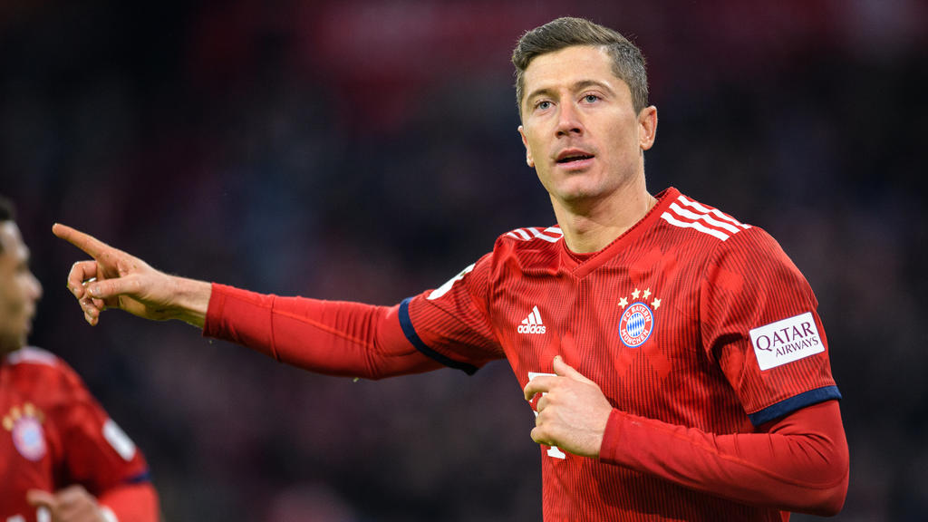 27.01.2019, Bayern, München: Fußball: Bundesliga, Bayern München - VfB Stuttgart, 19. Spieltag in der Allianz Arena. Robert Lewandowski vom FC Bayern München jubelt über seinen Treffer zum 4:1. Foto: Matthias Balk/dpa - WICHTIGER HINWEIS: Gemäß den V