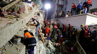 Rescue workers search for survivors at the site of a collapsed residential building in the Kartal district, Istanbul, Turkey, February 6, 2019. REUTERS/Umit Bektas