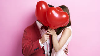 Am Valentinstag haben Paare ganz viel Zeit für Knutschen und Romantik.