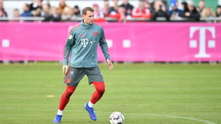 MUNICH, GERMANY - FEBRUARY 10: Goalkeeper Manuel Neuer of Bayern Munich plays the ball during a FC Bayern Muenchen training session at Saebener Strasse training ground on February 10, 2019 in Munich, Germany. (Photo by Sebastian Widmann/Bongarts/Getty Images)