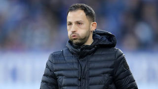 GELSENKIRCHEN, GERMANY - FEBRUARY 16:  Domenico Tedesco, Manager of FC Schalke 04 looks on during the Bundesliga match between FC Schalke 04 and Sport-Club Freiburg at Veltins-Arena on February 16, 2019 in Gelsenkirchen, Germany.  (Photo by Christof Koepsel/Bongarts/Getty Images)