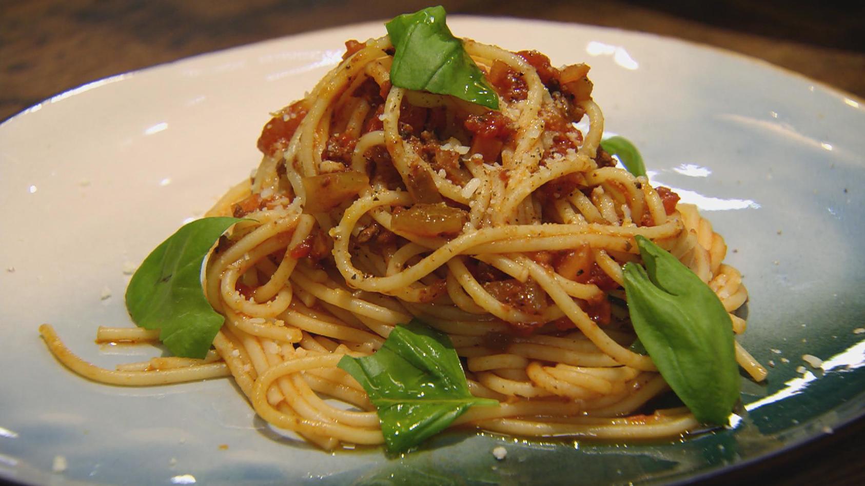 Spaghetti Bolognese – das Rezept aus &amp;quot;essen &amp; trinken für jeden Tag&amp;quot;
