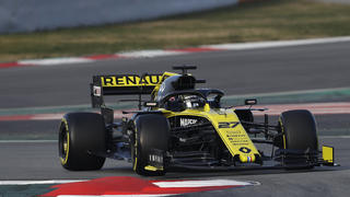 18.02.2019, Spanien, Montmelo: Renault-Pilot Nico Hülkenberg aus Deutschland  steuert den neuen Formel-1-Boliden während einer Testfahrt auf der Rennstrecke Barcelona Catalunya in Montmelo. Foto: Manu Fernandez/AP/dpa +++ dpa-Bildfunk +++