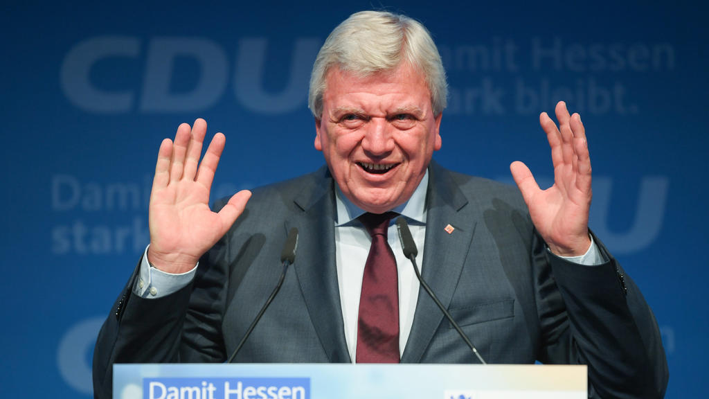 ARCHIV - 08.09.2018, Hessen, Offenbach/Main: Volker Bouffier (CDU), Ministerpräsident des Landes Hessen, spricht beim Landesparteitag der CDU Hessen. (zu dpa «Landesparteitag der Hessen-CDU mit Kandidaten-Kür für Europawahl» vom 15.02.2019) Foto: Arn
