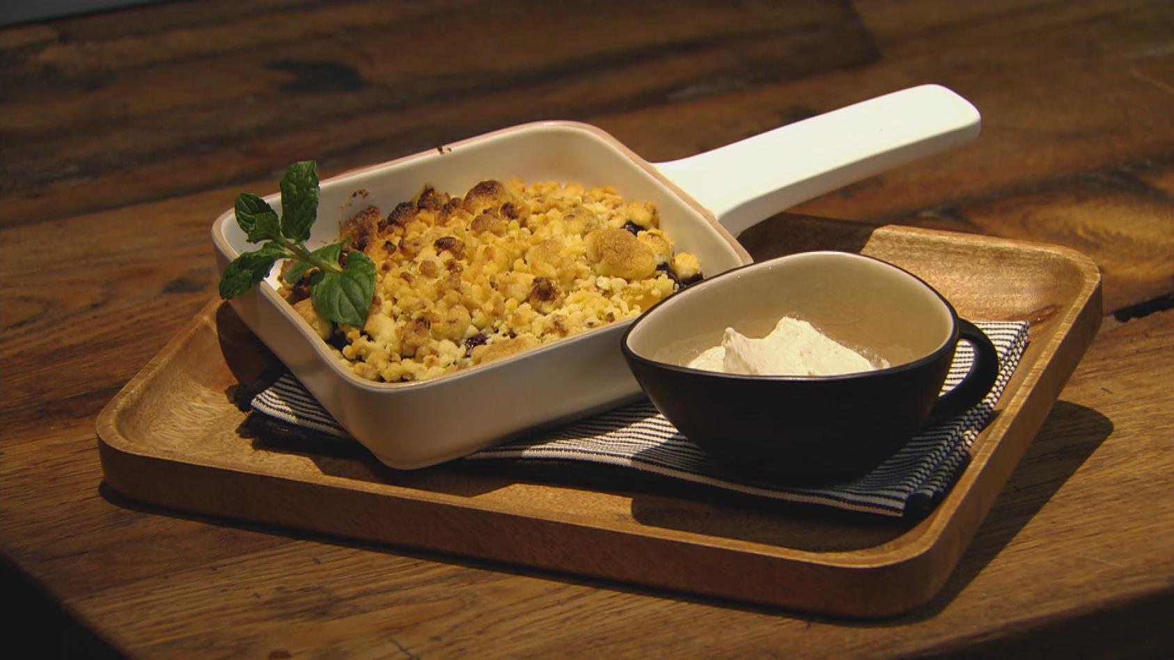 Sommerfrüchte mit Streuseln: Dessert von Meta Hiltebrand und Ludwig Heer