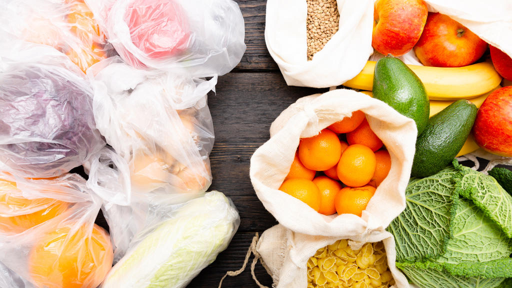 Beutel und Gläser anstatt Plastik: Das hilft der Umwelt sehr.