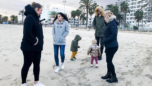 Für Jens Angehörige Joelina, Jada, Diego, Jenna, Volkan (hinten) und Daniela (v.l.) steht die Welt still.