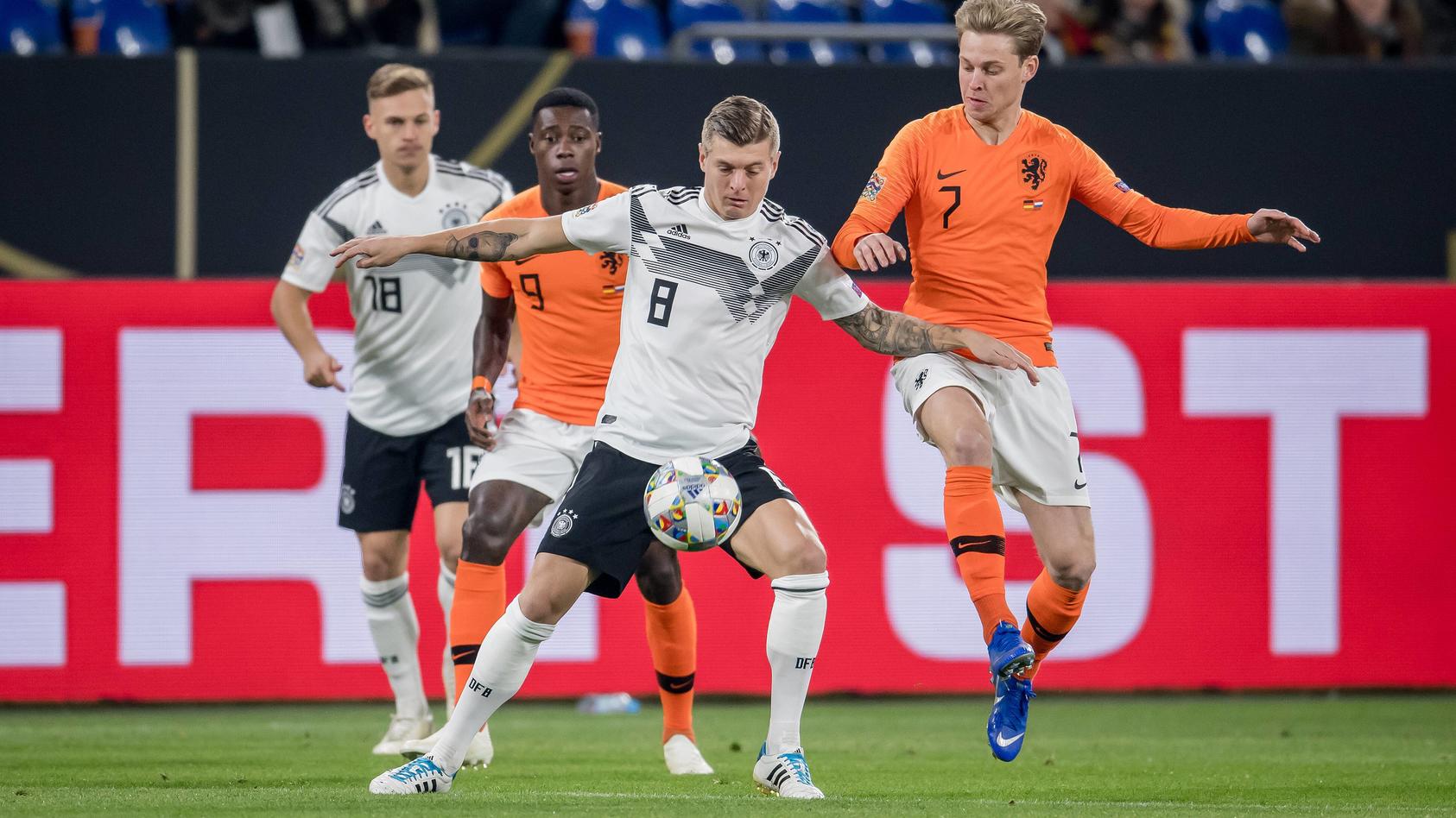 Toni Kroos beim Spiel der deutschen Nationalmannschaft gegen die Niederlande