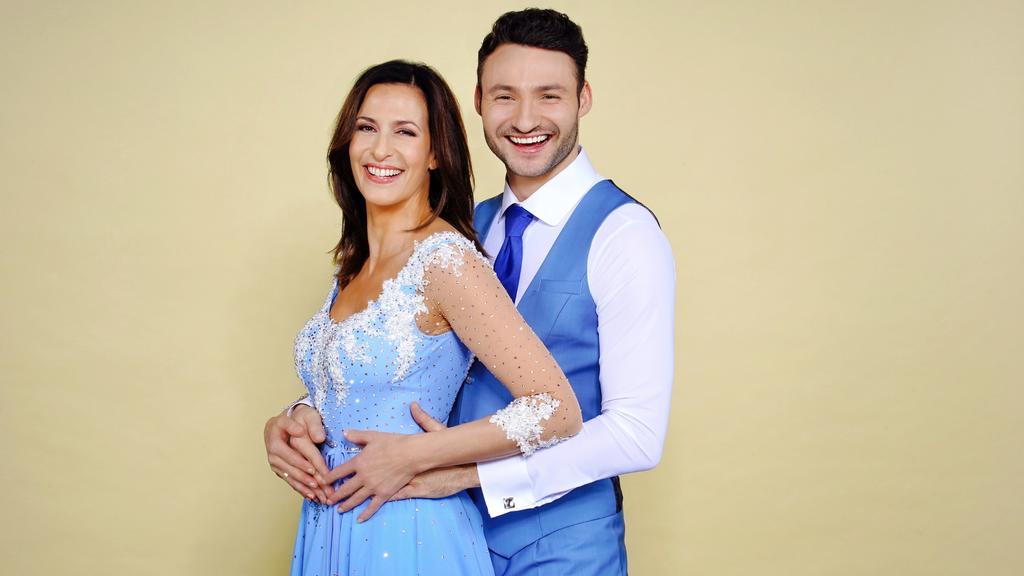 GZSZ-Schauspielerin Ulrike Frank tanzt mit Robert Beitsch bei "Let's Dance" 2019.