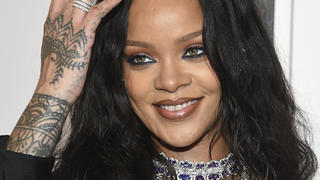 ARCHIV - 14.09.2017, USA, New York: Rihanna kommt zum 3. «Annual Diamond Ball», einer Wohltätigkeitsveranstaltung. (zu dpa "Wo sich Papst und Rihanna einig sind: Bessere Bildung für die Ärmsten" vom 02.02.2018) Foto: Evan Agostini/Invision/AP/dpa +++ dpa-Bildfunk +++