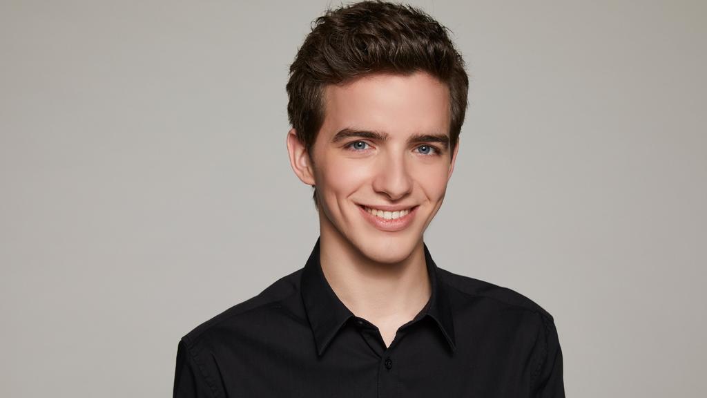Maximilian Braun spielt Luis Ahrens bei GZSZ.
