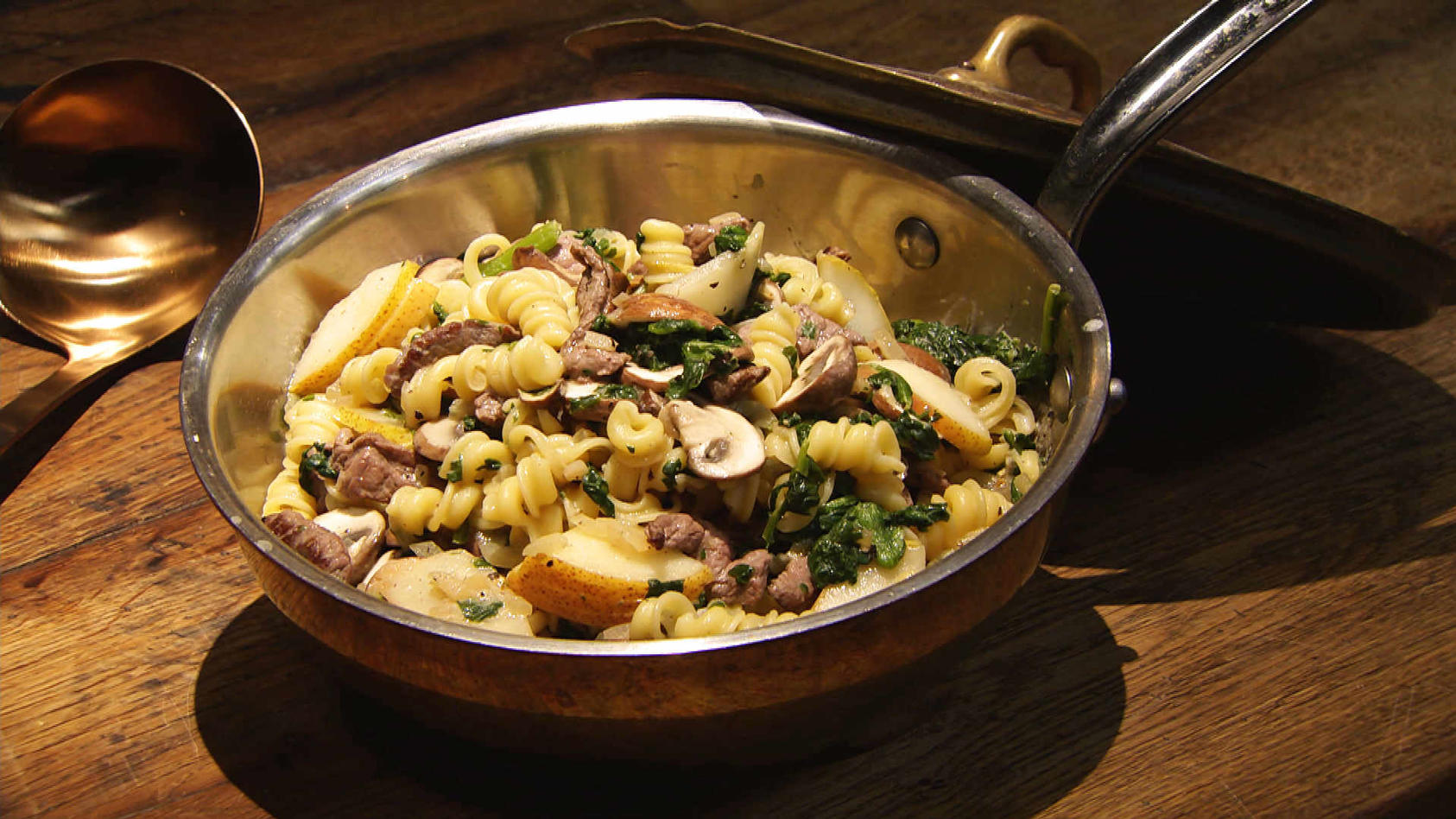 Rindergeschnetzeltes mit Spinat, Pilzen und Pasta: Hauptgericht von Ronny Loll