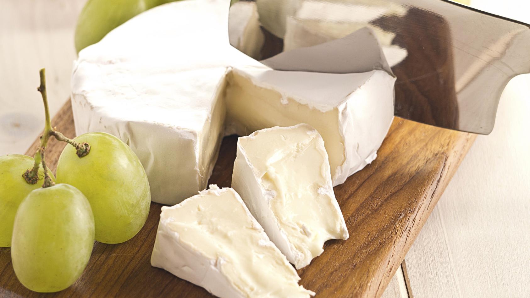 Mehrere Weichkäsesorten des französischen Herstellers Société Fromagère de la Brie sind betroffen.