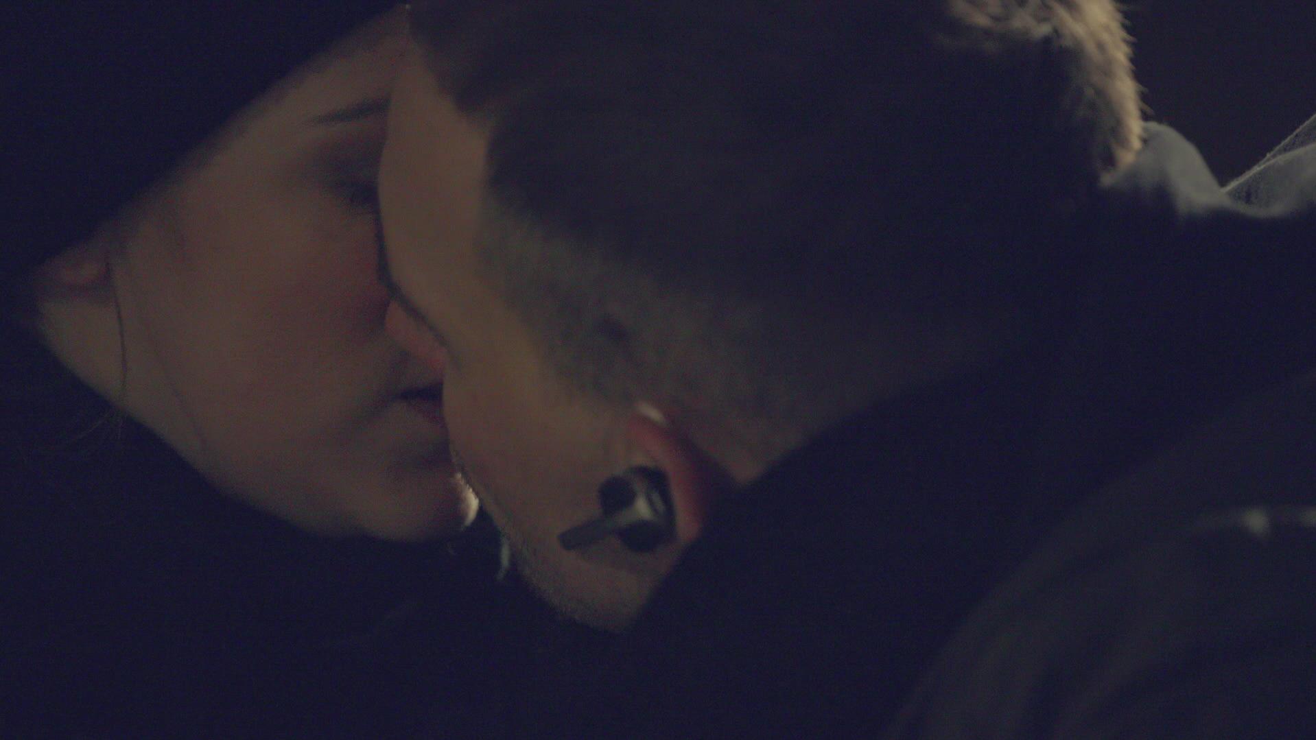 GZSZ: Lilly und Chris küssen sich. Hat der Kuss ihre Beziehung zu Tuner zerstört?