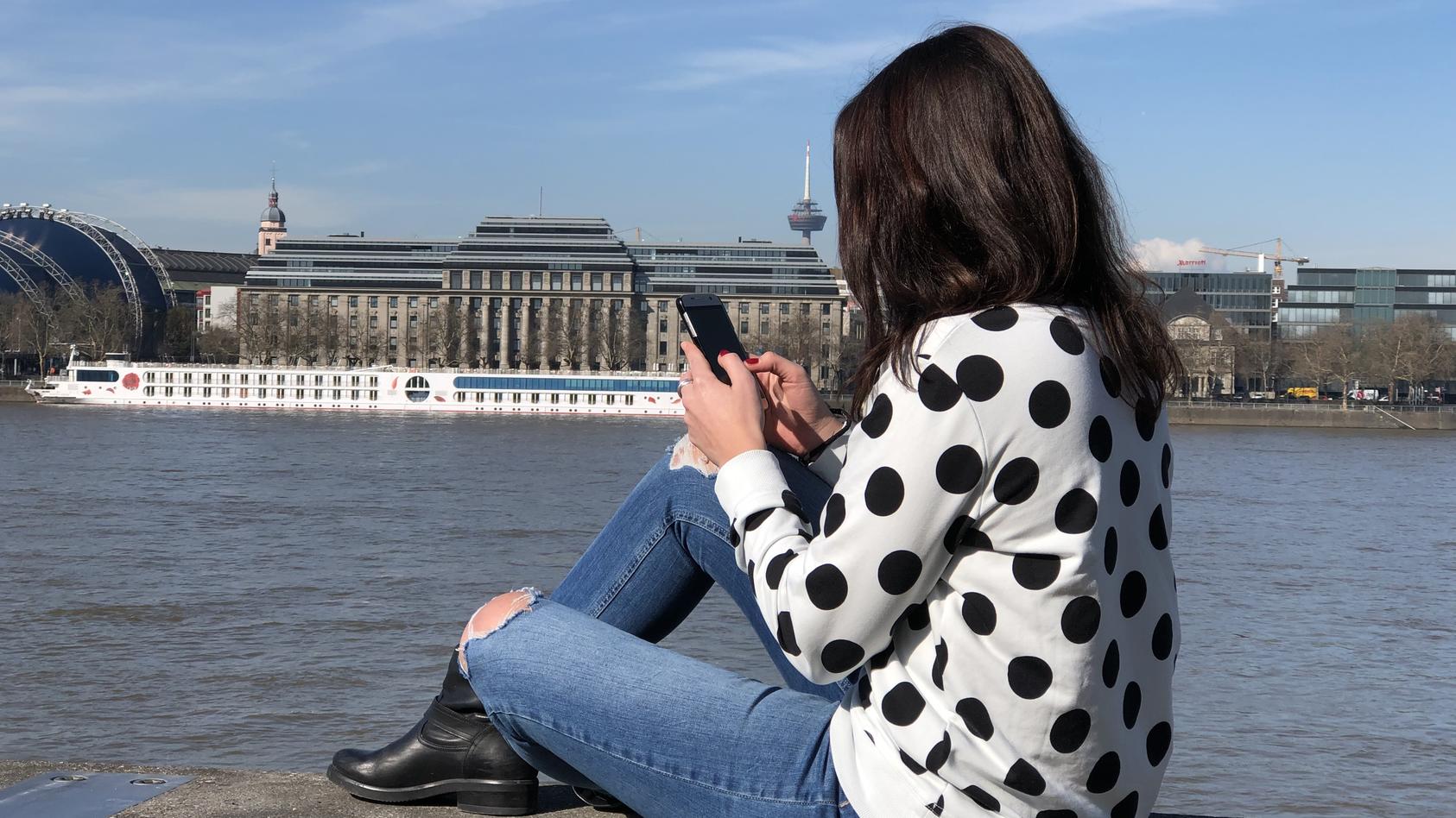 Tina Tinderina trifft auf der Suche nach der großen Liebe einen Gnom