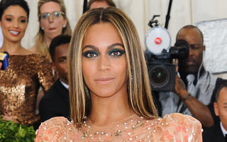 Beyoncé überrascht Fans mit Doppelschlag