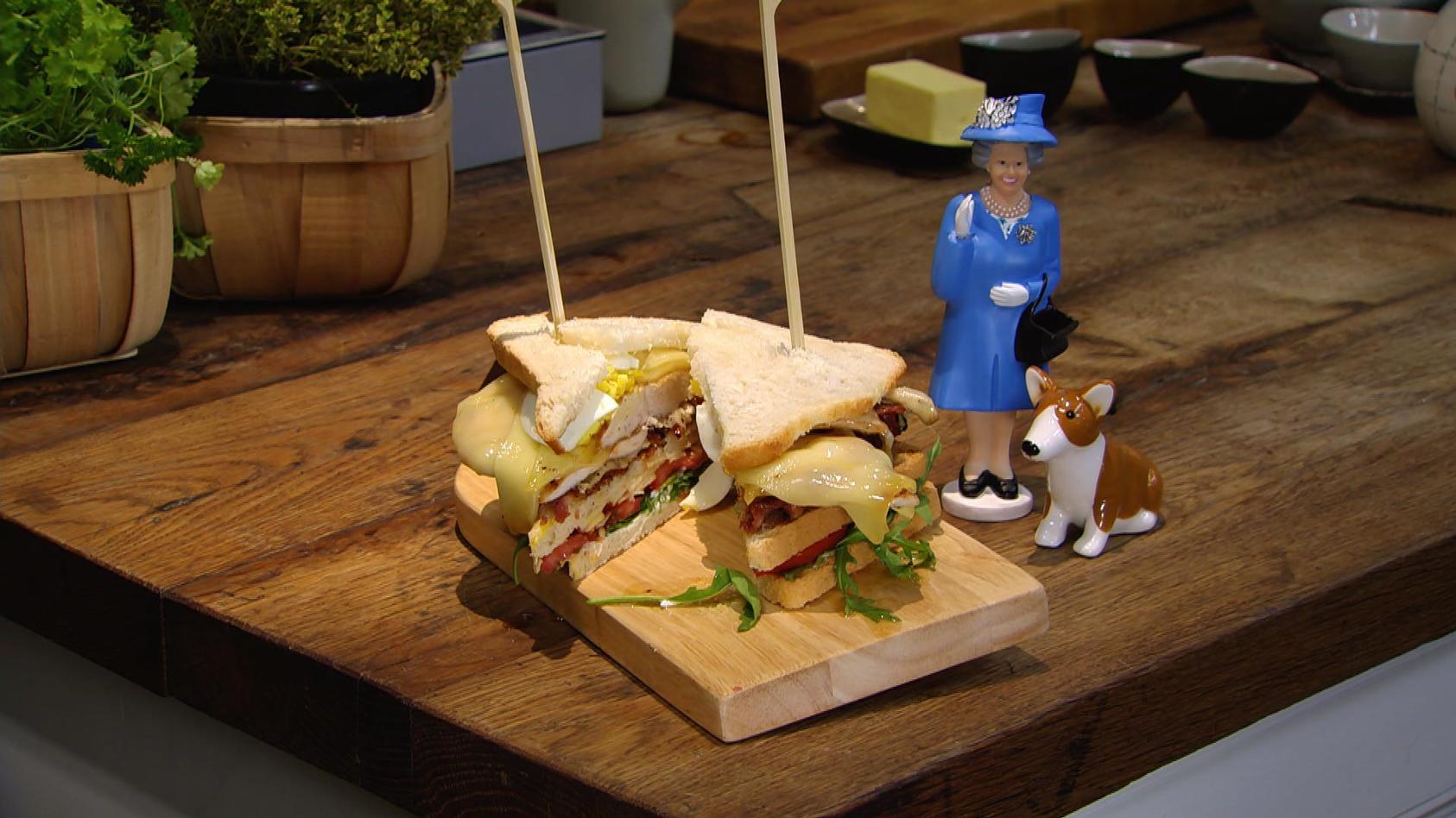 Käse-Club-Sandwich mit Hähnchenbrust: Lunch von Andrea Schirmaier-Huber