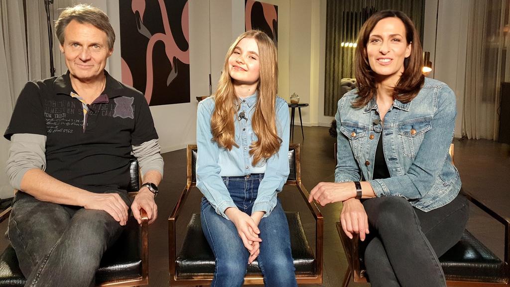 GZSZ: Schauspielerin Charlott Reschke gibt ihr erstes RTL-Interview. Mit dabei Wolfgang Bahro und Ulrike Frank, die bei GZSZ ihre Eltern spielen.