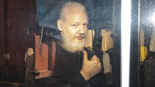 News Bilder des Tages  April 11, 2019 - London, London, UK - London, UK. Wikileaks founder Julian Assange arrives at Westminster Magistrates Court in a police escort to appear where he faces an extradition warrant. London UK PUBLICATIONxINxGERxSUIxAUTxONLY - ZUMAl94_ 20190411_zaf_l94_037 Copyright: xRobxPinneyx  