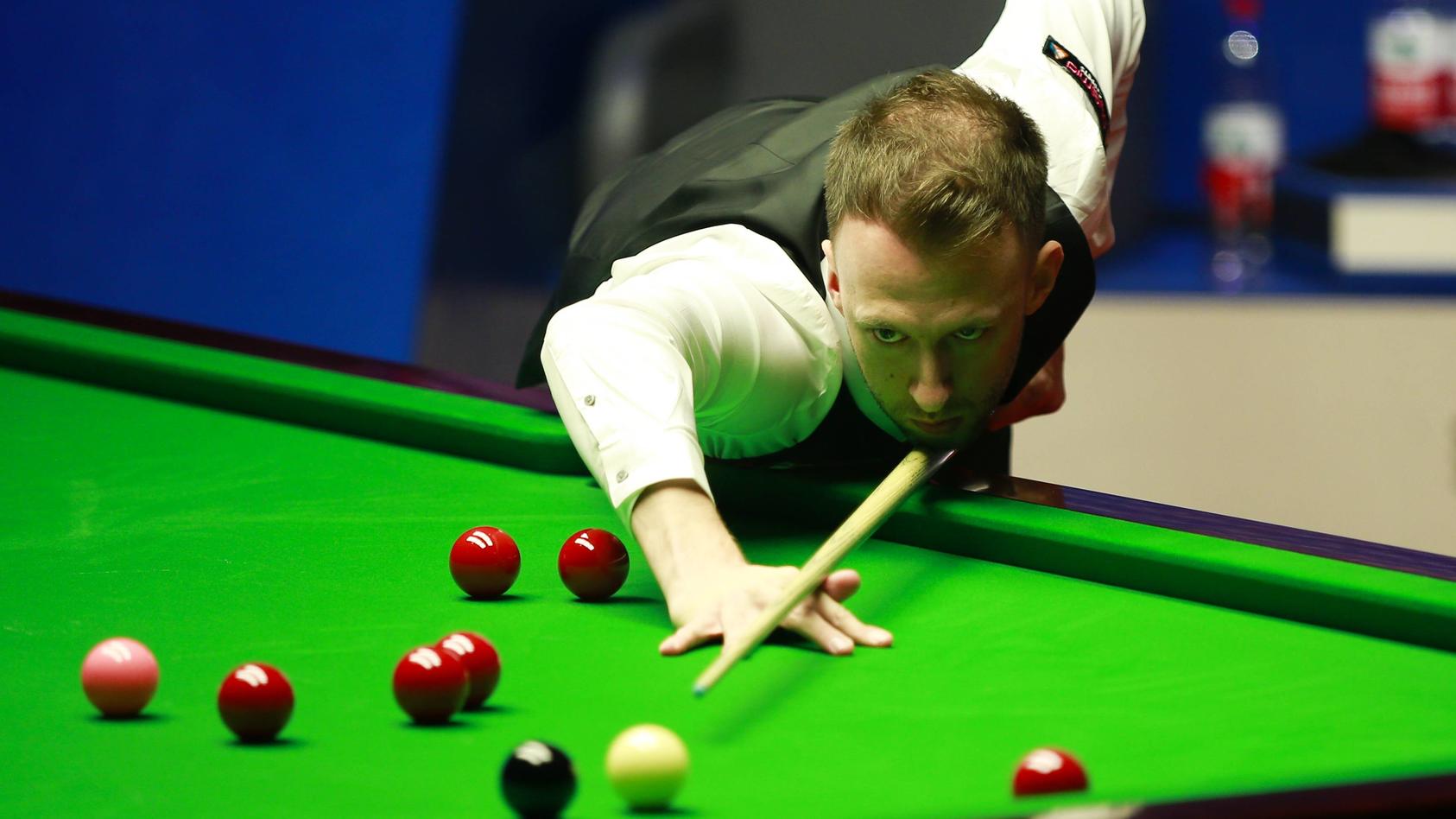 SHEFFIELD, ENGLAND - MAY 05: Judd Trump of England plays a shot in the final match against John Higgins of Scotland on day 16 of the 2019 Betfred World Snooker Championship at Crucible Theatre on May 5, 2019 in Sheffield, England. PUBLICATIONxINxGERx