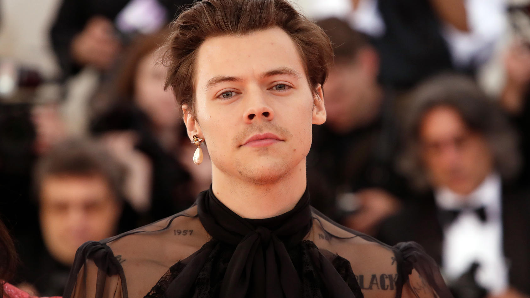 One Direction Star Harry Styles Lost Spekulationen Uber Seine Sexualitat Aus