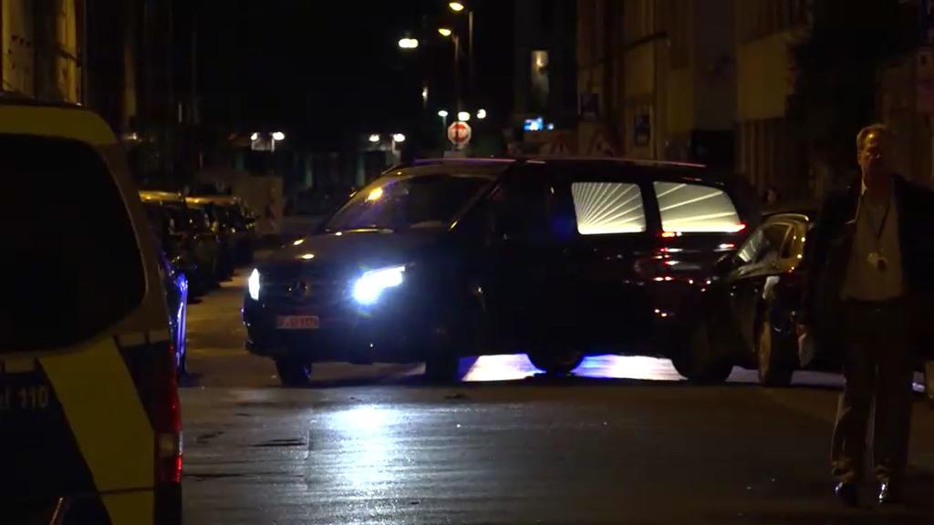 Die Frau starb kurz nach der Tat in einem Rettungswagen.