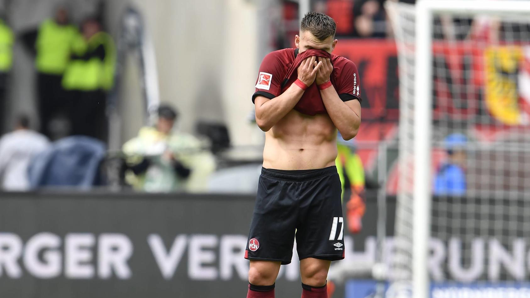 Bundesliga Vfb Stuttgart Rettet Sich In Relegation 1 Fc Nurnberg Und Hannover Steigen Ab