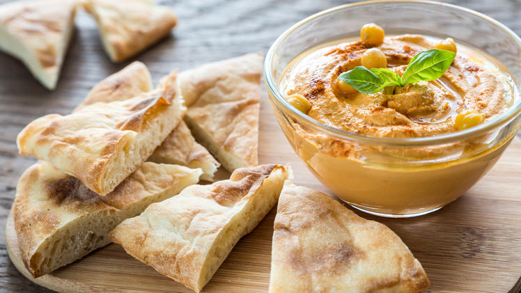 Kichererbsenmus mit Tahin: So stellt man Hummus selbst her