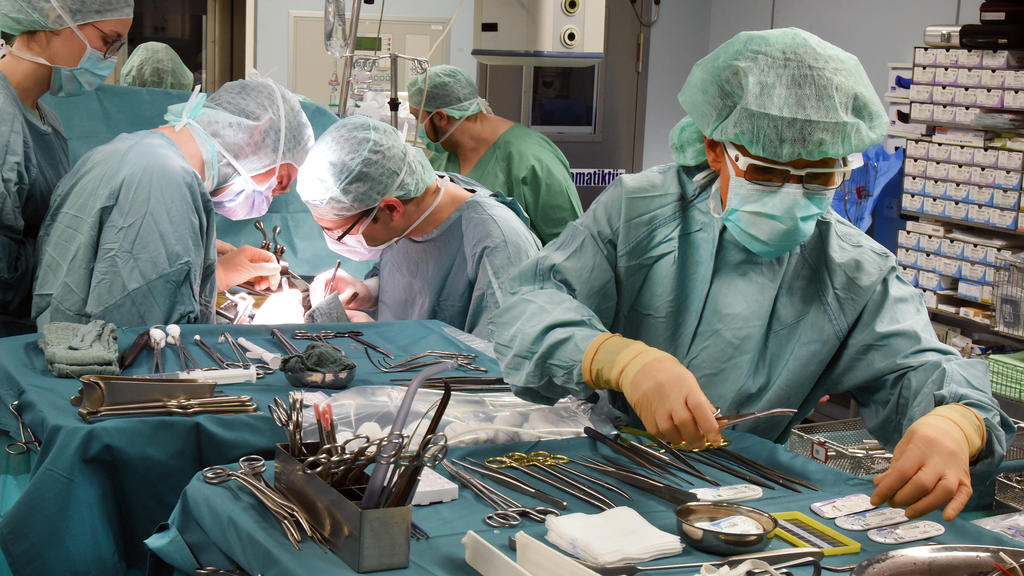 Bei einer Herztransplantation gelten strenge Vergaberegeln. 