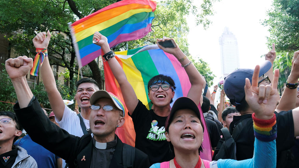 Same-sex marriage supporters celebrate after Taiwan became the first place in Asia to legalize same-sex marriage, outside the Legislative Yuan in Taipei, Taiwan May 17, 2019. REUTERS/Tyrone Siu