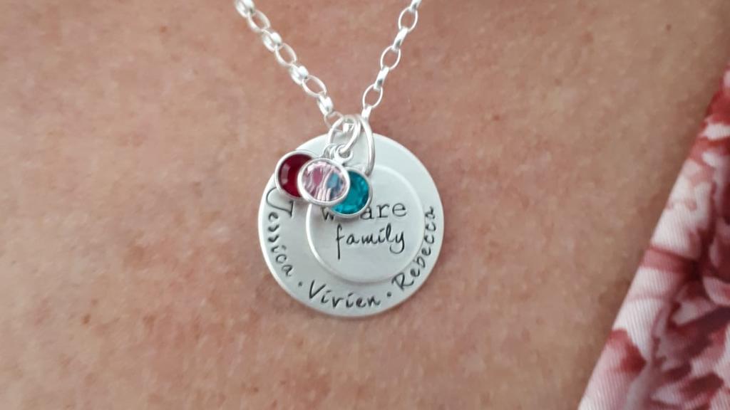 Diese Kette schenkten Jessica und Vivien Brigitte Reusch.