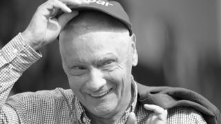 ARCHIV - 11.09.2011, Italien, Monza: Der frühere österreichische Formel-1-Fahrer Niki Lauda. Der dreimalige Formel-1-Weltmeister Niki Lauda ist tot. Der Österreicher starb am Montag im Alter von 70 Jahren. (Wiederholung mit verändertem Bildausschnitt) Foto: David Ebener/DPA/dpa +++ dpa-Bildfunk +++