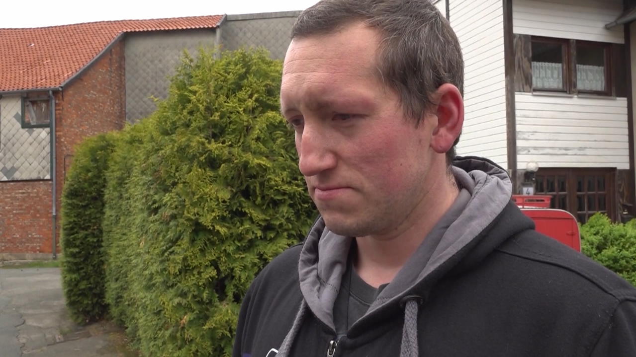 Niedersachsen Nachbarn trauern nach GartenteichDrama um tote Jungen