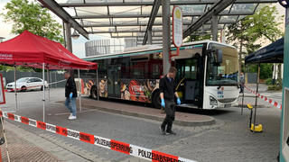 Bahnhof in Bad Soden am Taunus: Messerattacke auf Busfahrer