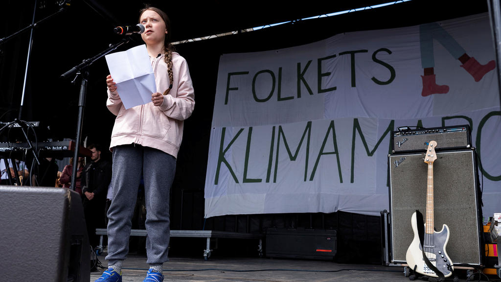 Swedish climate activist Greta Thunberg speaks to attendees of the People's Climate March (Folkets Klimamarch) in front of Christiansborg Palace in Copenhagen, Denmark May 25, 2019. Ritzau Scanpix/Claus Bech via REUTERS ATTENTION EDITORS - THIS IMAGE