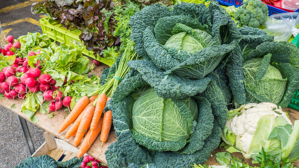 Gemüsesorten wie Radieschen, Möhren, Wirsing und Blumenkohl werden ab Juni geerntet.