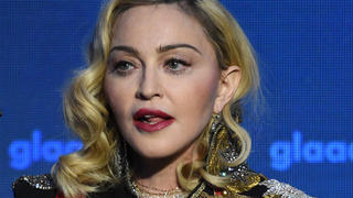 ARCHIV - 05.05.2019, USA, New York: Madonna, US-amerikanische Sängerin, nimmt den "Advocate for Change-Award" bei den 30. jährlichen GLAAD Media Awards entgegen. (zu dpa "Madonna fühlt sich von «New York Times»-Artikel «vergewaltigt») Foto: Evan Agostini/Invision/AP/dpa +++ dpa-Bildfunk +++