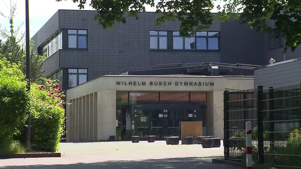 An dieser Schule soll der Lehrer Musik unterrichtet haben.