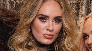 Sängerin Adele ist ein riesiger Spice Girls-Fan und traf ihre Idole jetzt beim Konzert in Wembley.