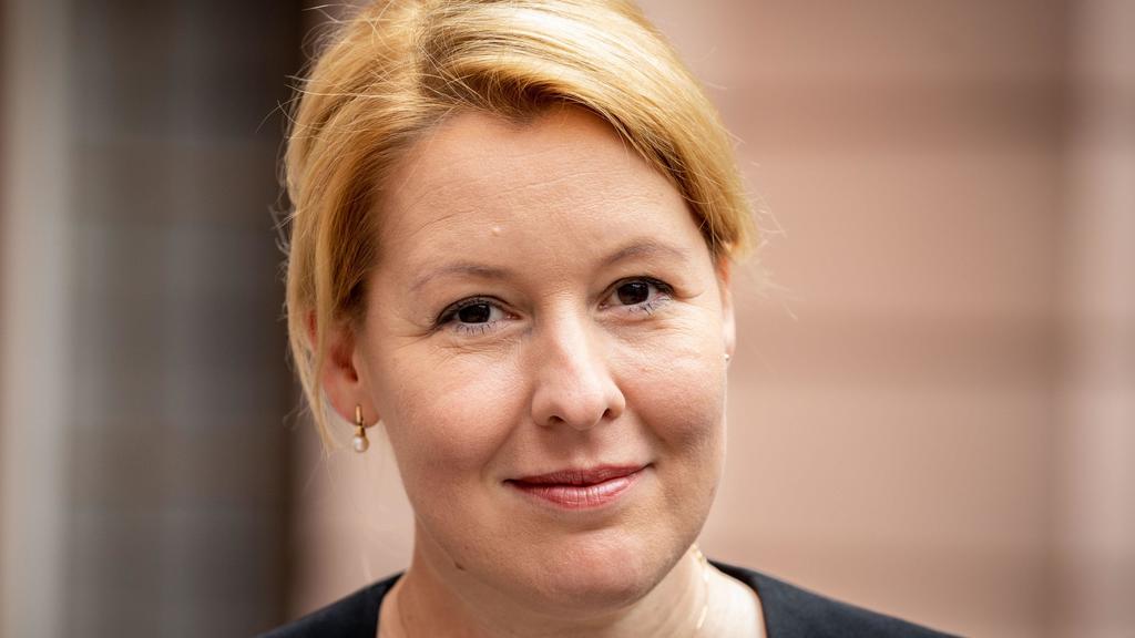 20.06.2019, Berlin: Franziska Giffey (SPD), Bundesministerin für Familie, Senioren, Frauen und Jugend, nimmt an der Gedenkstunde zum Gedenktag für die Opfer von Flucht und Vertreibung teil. Seit 2015 wird jährlich am 20. Juni an die Opfer von Flucht